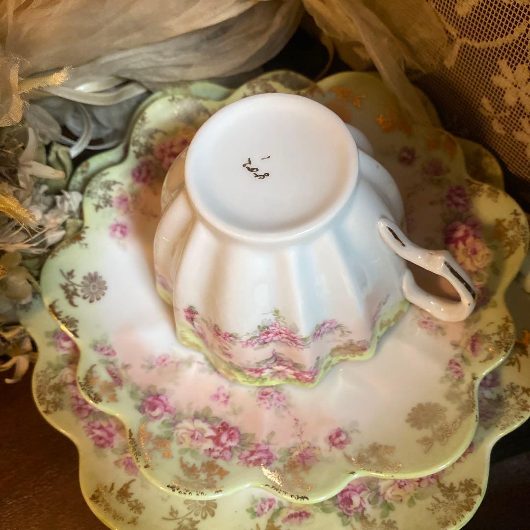 英国アンティークカップトリオ