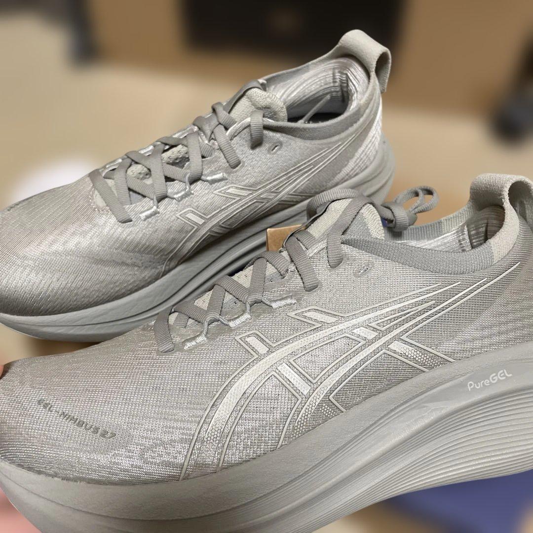 ASICS グレー ランニングシューズ　#1043