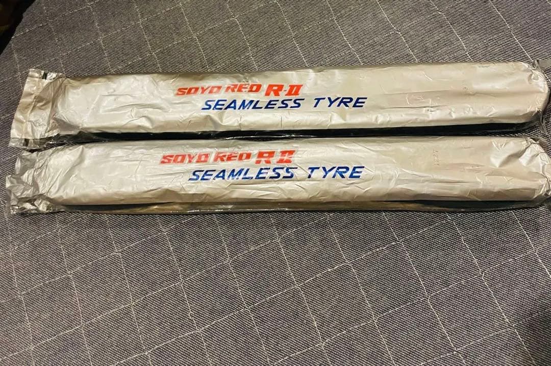 23年製・新品　SOYO RED R-Ⅱ シームレスタイヤ 2本セットNJS認定