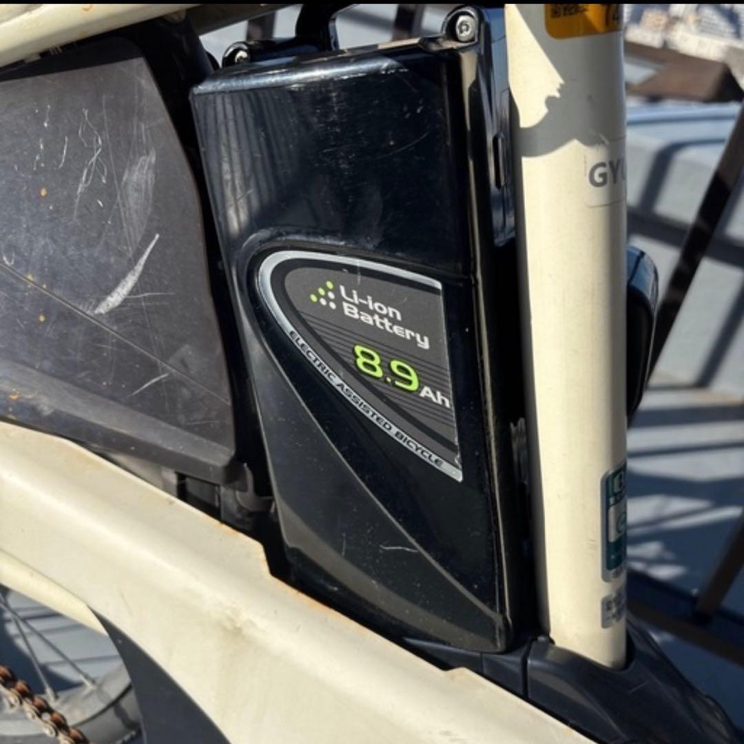 電動アシスト自転車 チャイルドシート付き 充電器あり　後輪タイヤパンク