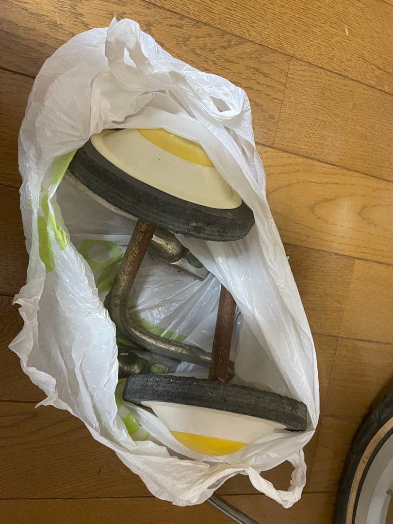 ベスパ　幼児用イエロー自転車 フロントバスケットと補助輪付き