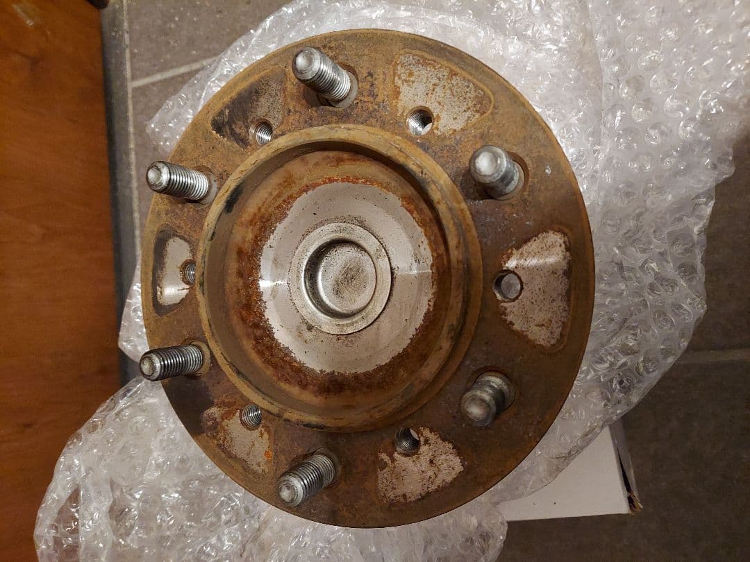 ハイエース200系フロント　ハブベアリング