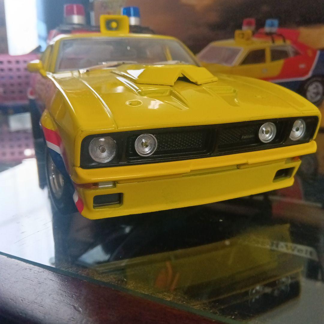 稀少インターセプター ミニカー マックス仕様1/18リアル物