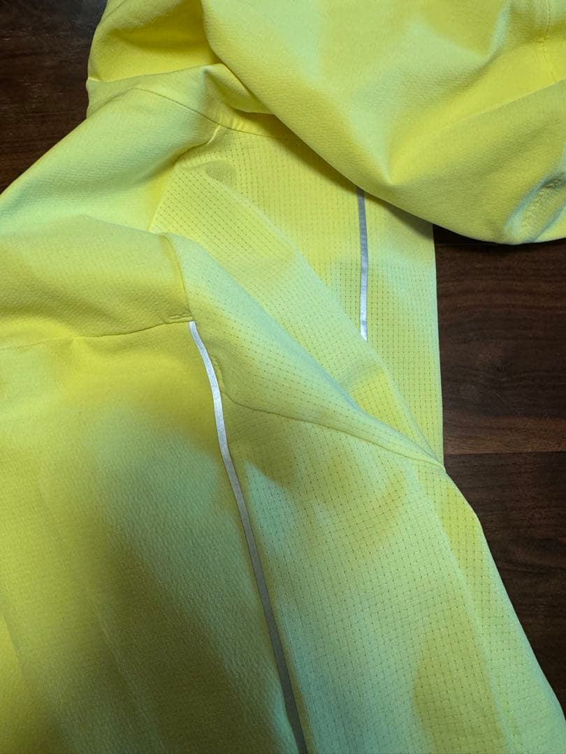 ウォーキング・ランニングウェア lululemon warp light jaket xs