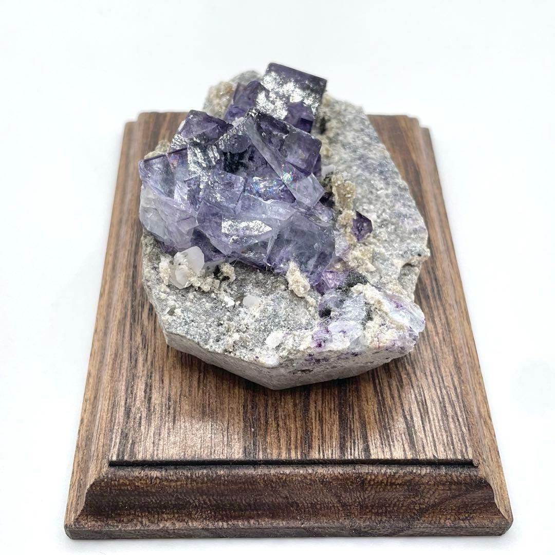 中国 ヤオガンシャン鉱山産 フローライト(母岩付き) 鉱物標本