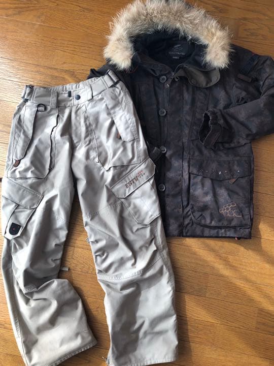 【ESTIVO(エスティボ)】女性用スノボウェア