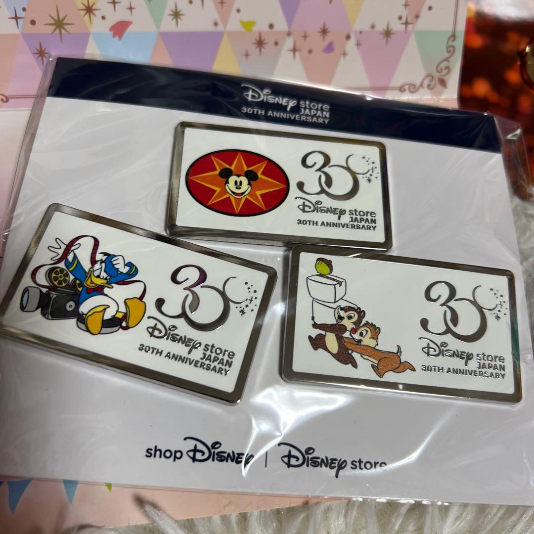 ディズニー　ピンバッジ