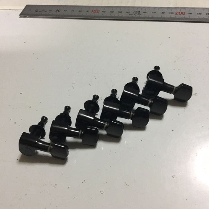 エレキギター用片側タイプの糸巻き(BLACK)