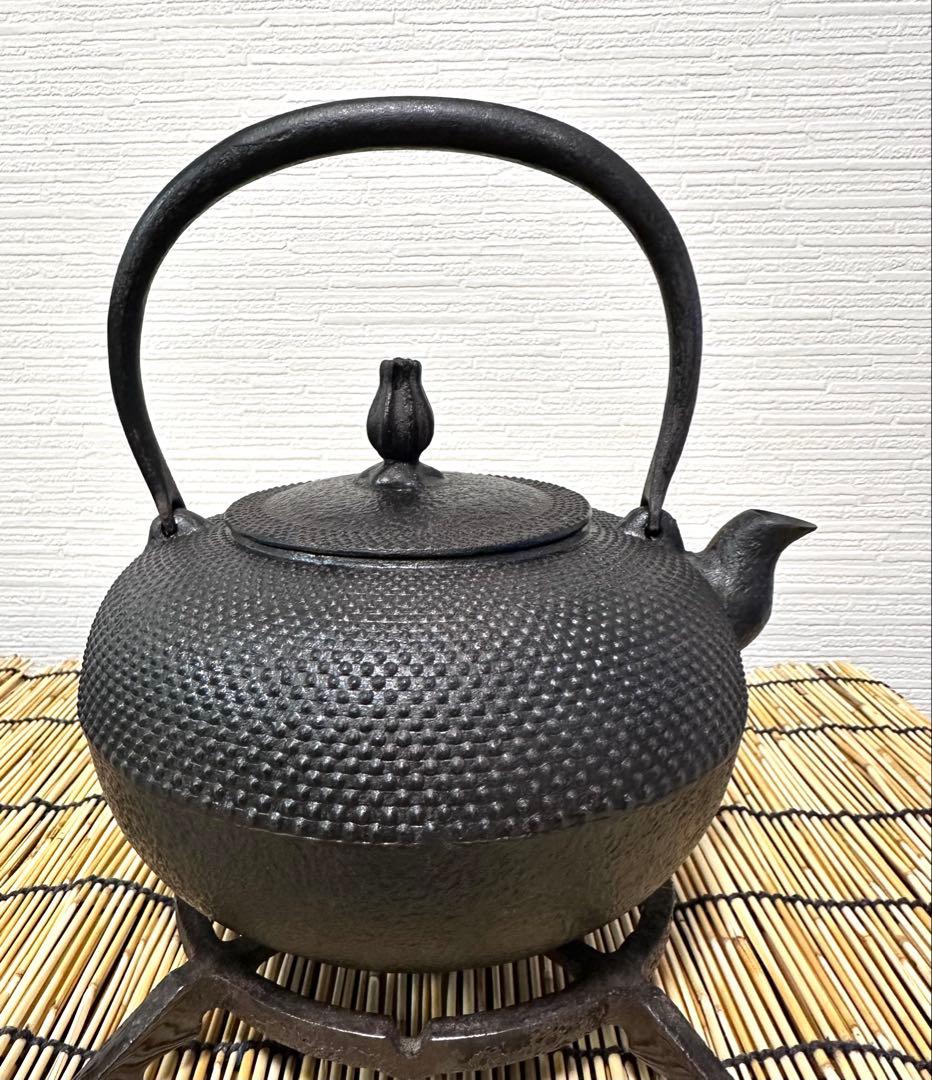 未使用品、長期保管品　南部利祥銘造 １５型アラレ 南部鉄瓶　南部鉄器　鉄瓶