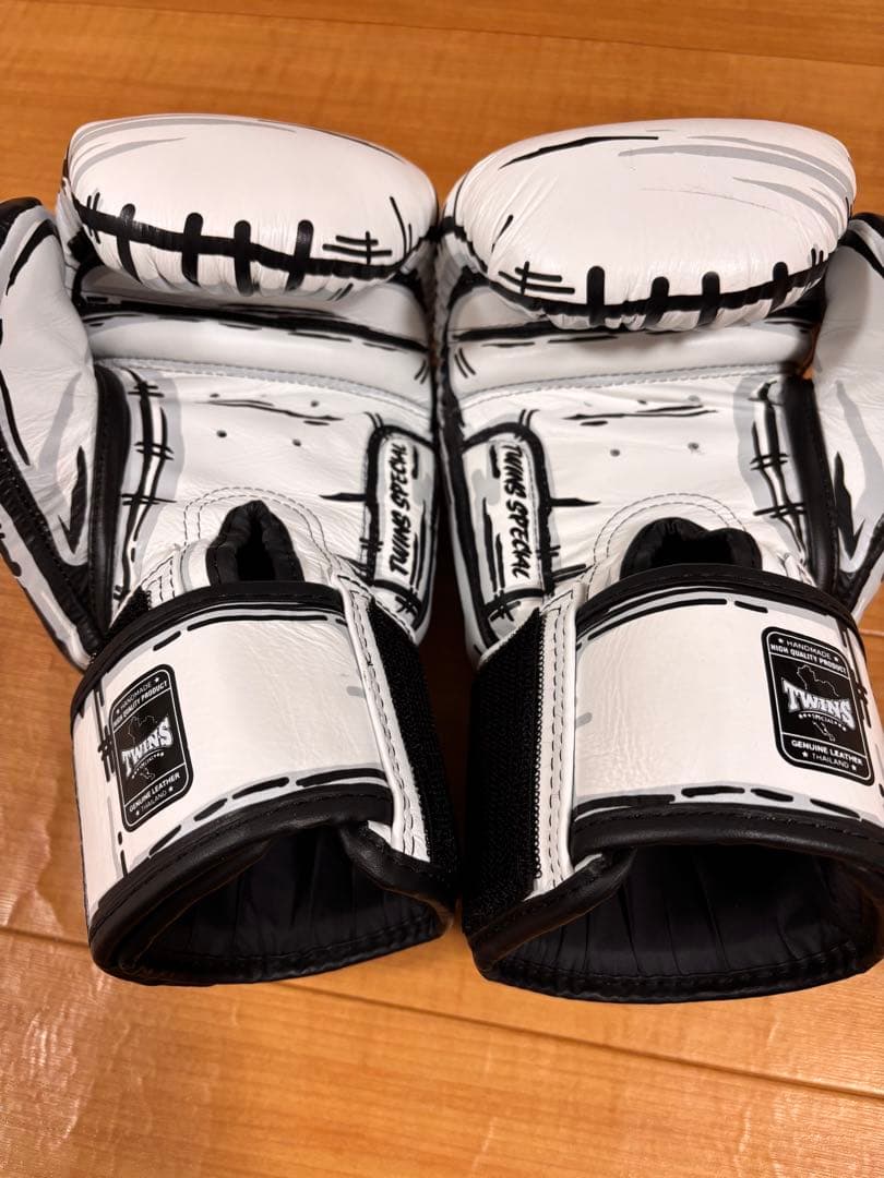 TWINS SPECIAL ボクシンググローブ 8oz ホワイト