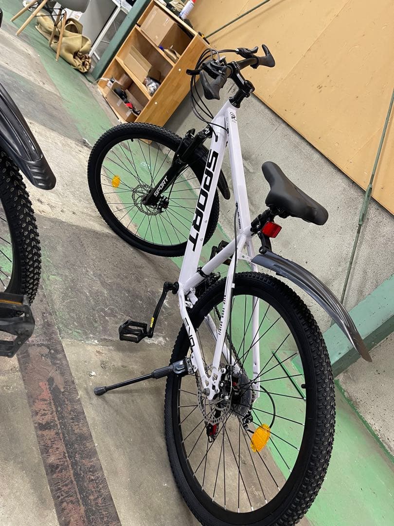 当社の24段変速スポーツ自転車は、 3色をご用意しております。