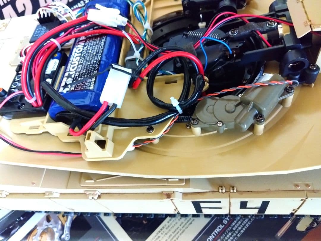 タミヤ1/16RC アメリカ M1A2 エイブラムス戦車 フルオペレーション