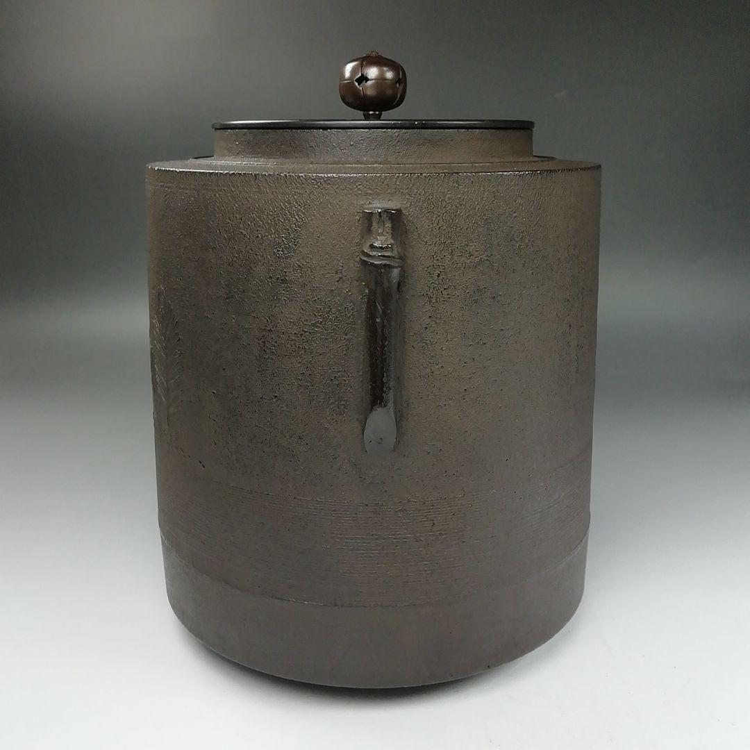 Ｗ１３２　茶釜　『松地紋　筒釜』『釜師　須藤浄義』『鉄釜』　共箱　茶道具