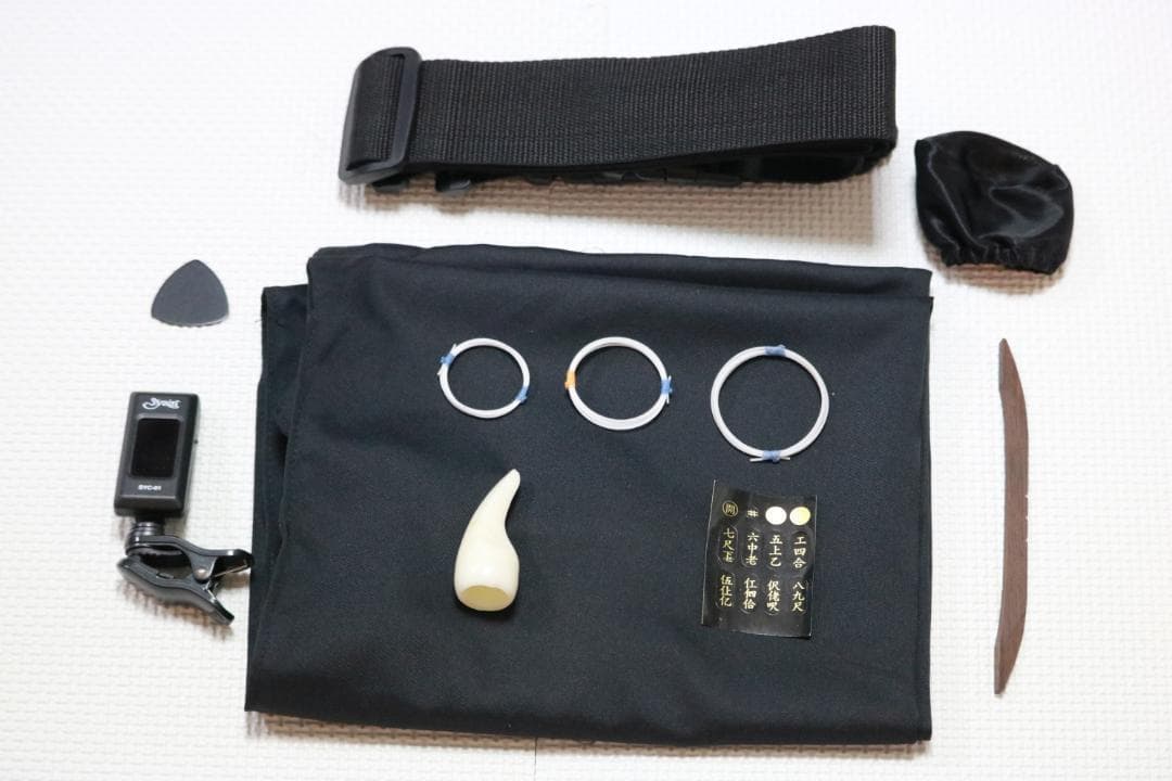 三線 沖縄三線初心者にもやさしいお得なセット、ＤＶＤ、教本、チューナー他付属品付