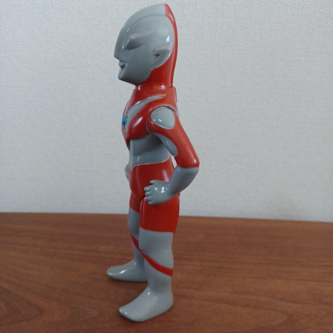 「M1号 ウルトラマン 」グレー成型の ソフビ フィギュア