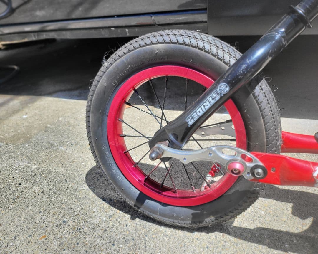 HONDA　赤　カスタム　ストライダー