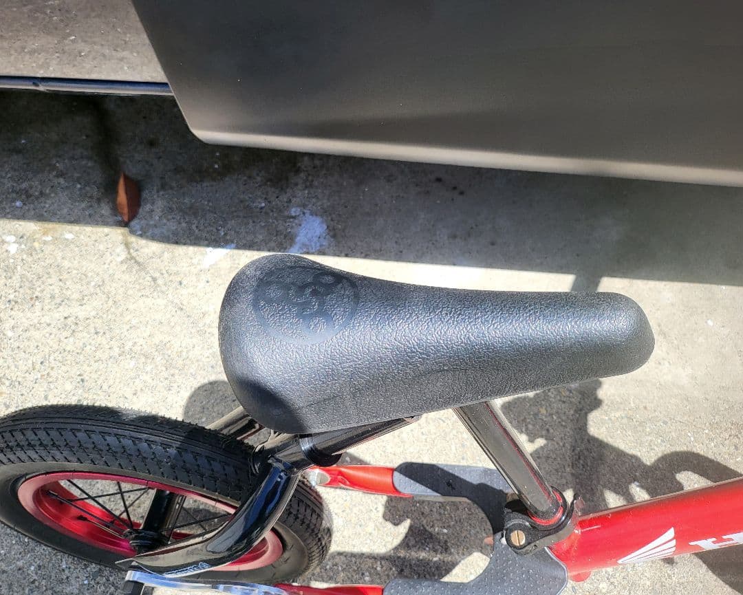 HONDA　赤　カスタム　ストライダー