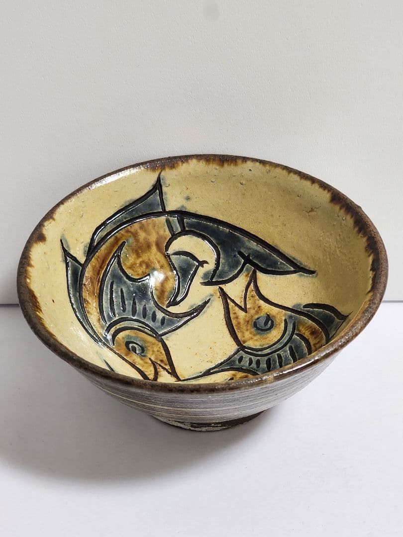 人間国宝 金城次郎 口径 13.5cm 高さ 6cm 壷屋焼 魚文茶碗 陶歴