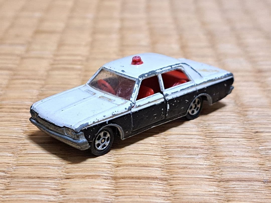 1Aホイール トミカ 黒箱 NO.4 トヨタ クラウン パトロールカー 日本製