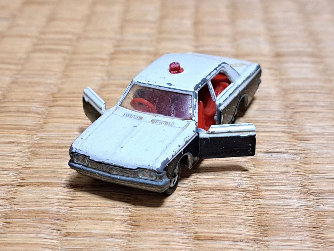 1Aホイール トミカ 黒箱 NO.4 トヨタ クラウン パトロールカー 日本製