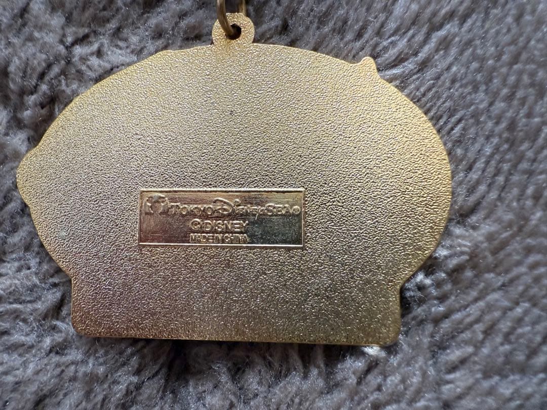 ディズニー　バッチ　缶　キーホルダー