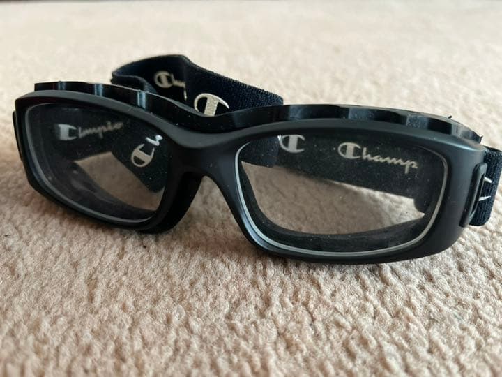 値下げ！！【新品・美品です】小学生スポーツ用ゴーグル　花粉症対策にも！