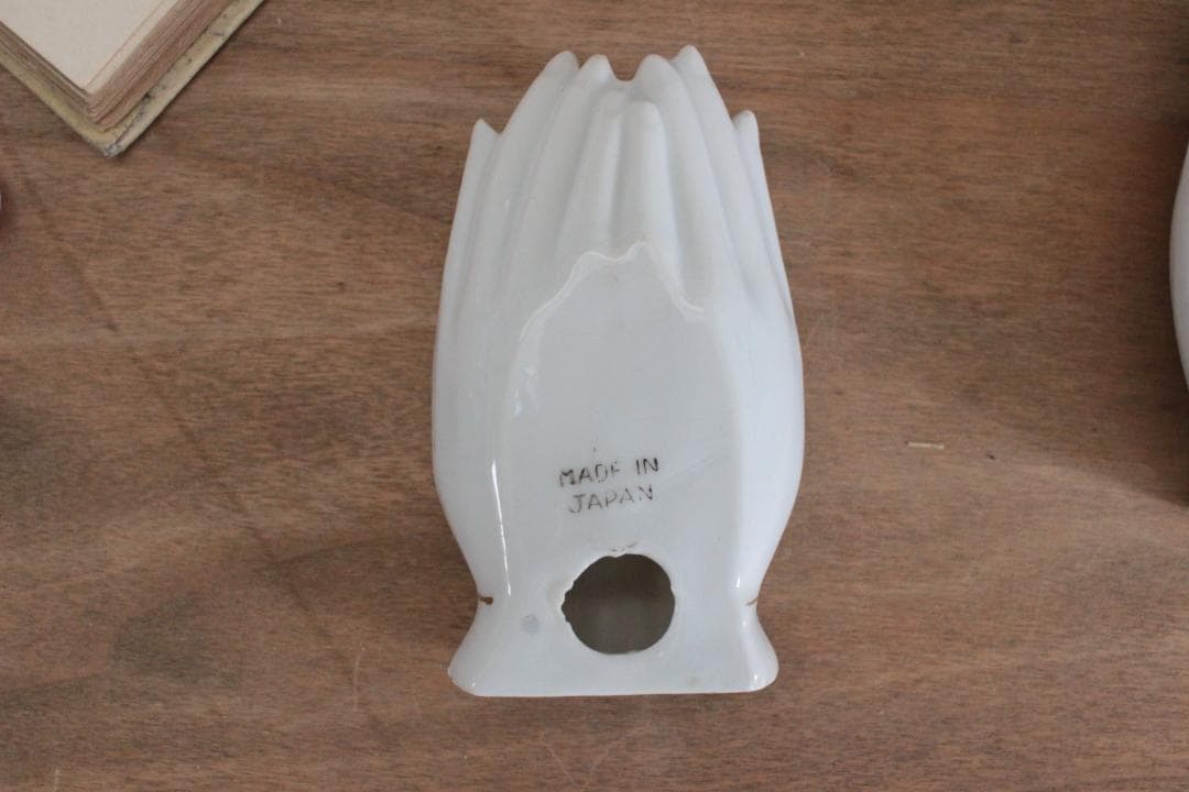 【B】ホワイトハンドモチーフ/Made in Japan /陶器製・小物入れ