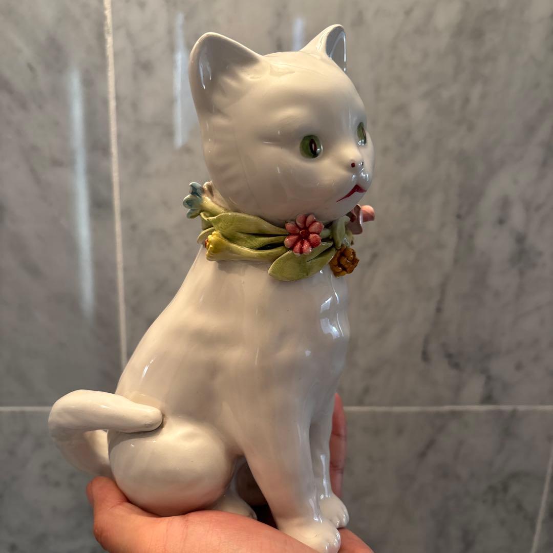イタリアヴィンテージ手描きの瞳や首輪のお花が芸術的な白猫ちゃんの陶器