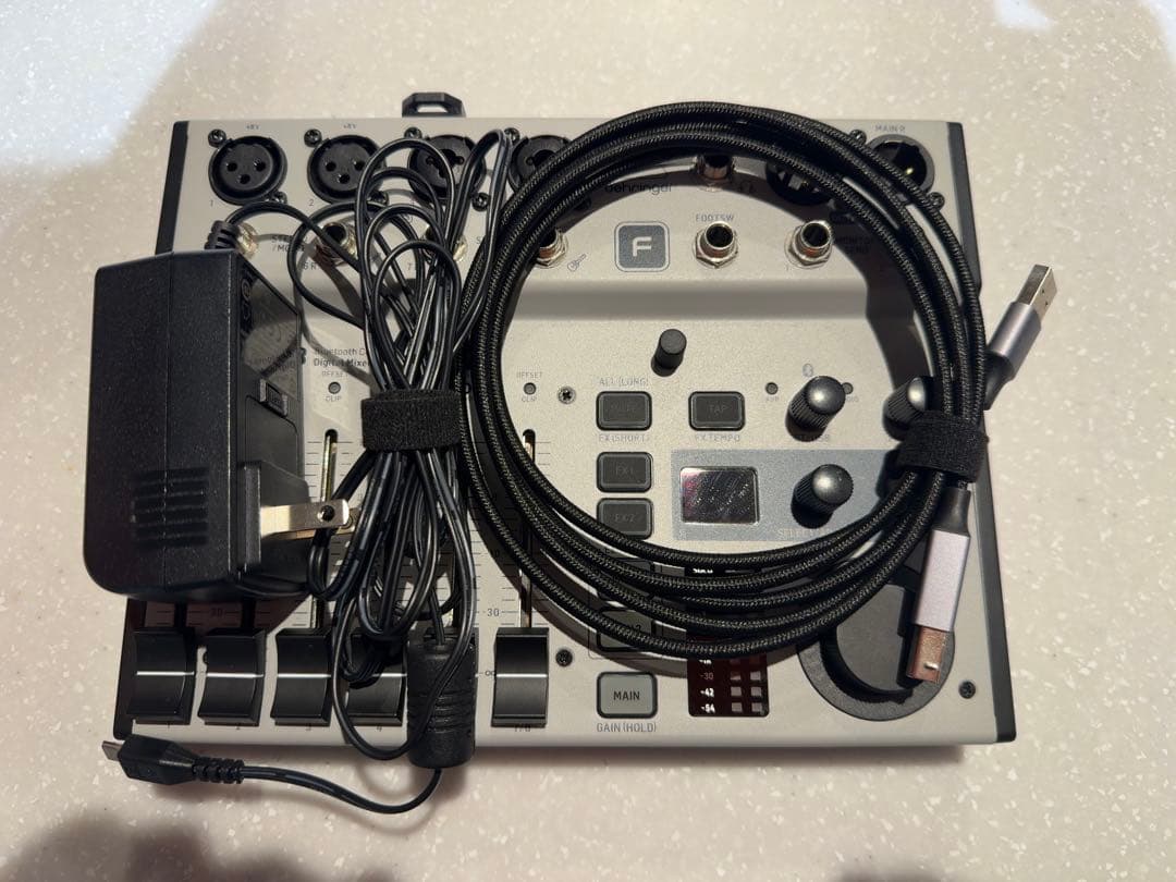 Behringer FLOW 8 デジタルオーディオインターフェイス