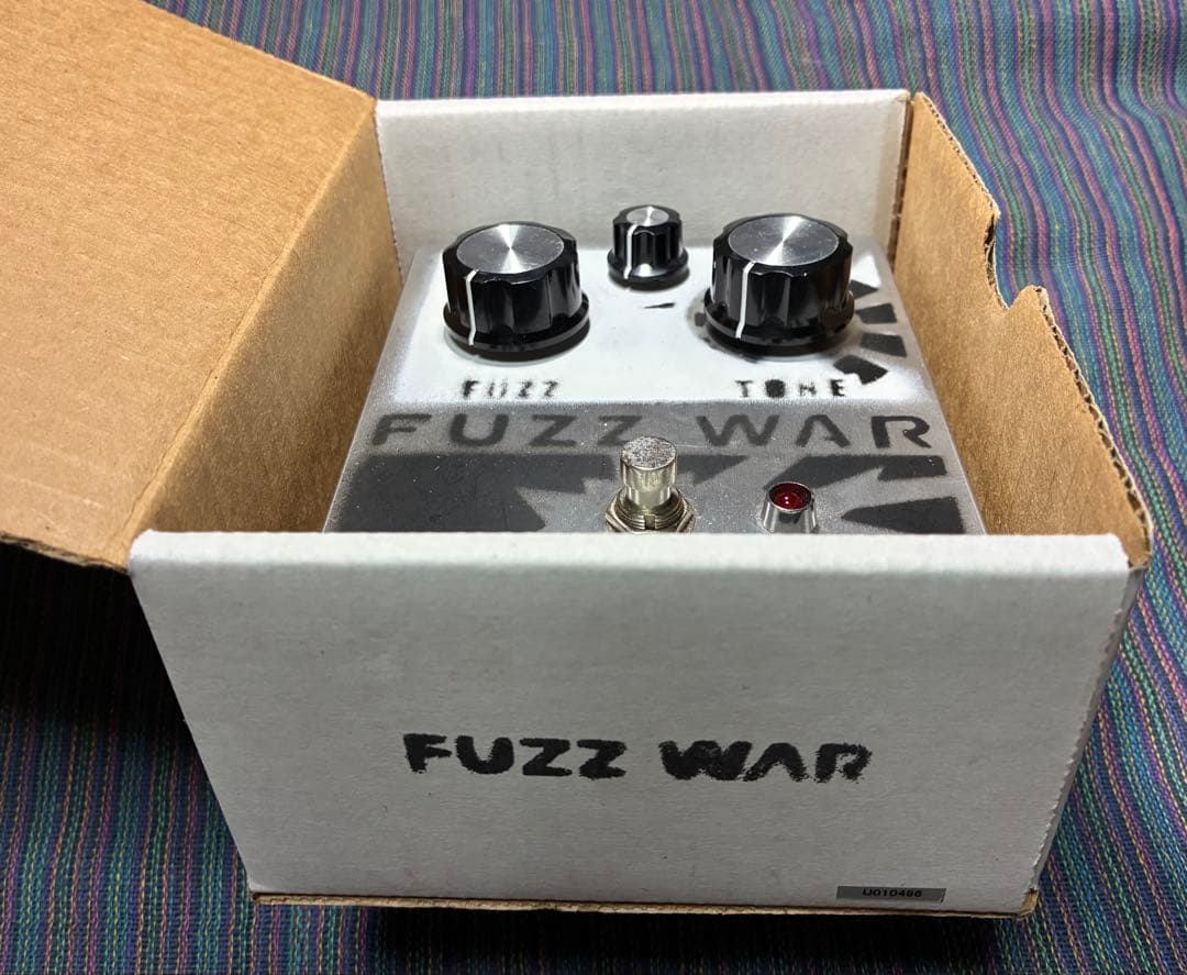 カ*オ様 DEATH BY AUDIO FUZZ WAR