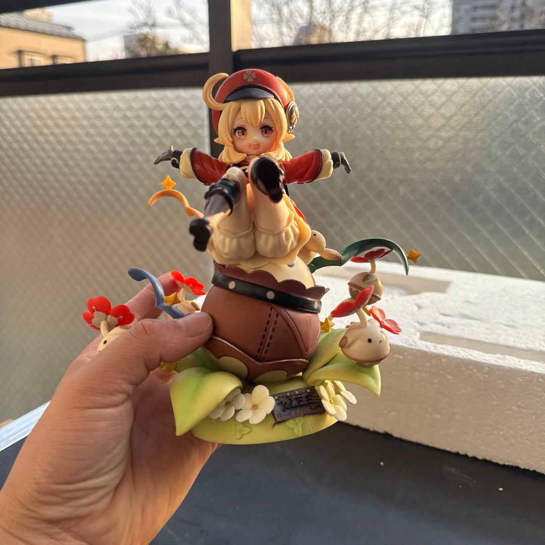 フィギュア 花と植物デザイン