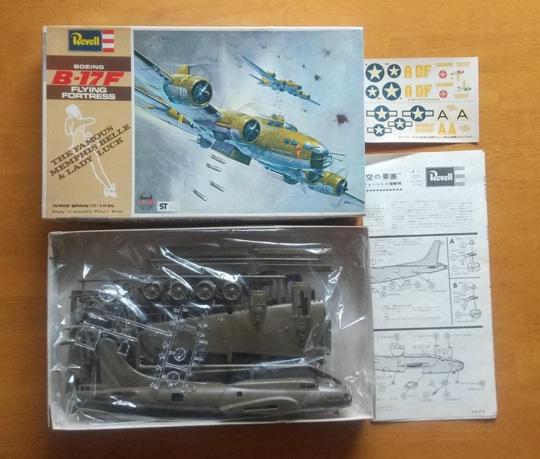 メンフィスベル 機長直筆サイン入りTシャツ & B-17(レベル・ハセガワ×２)