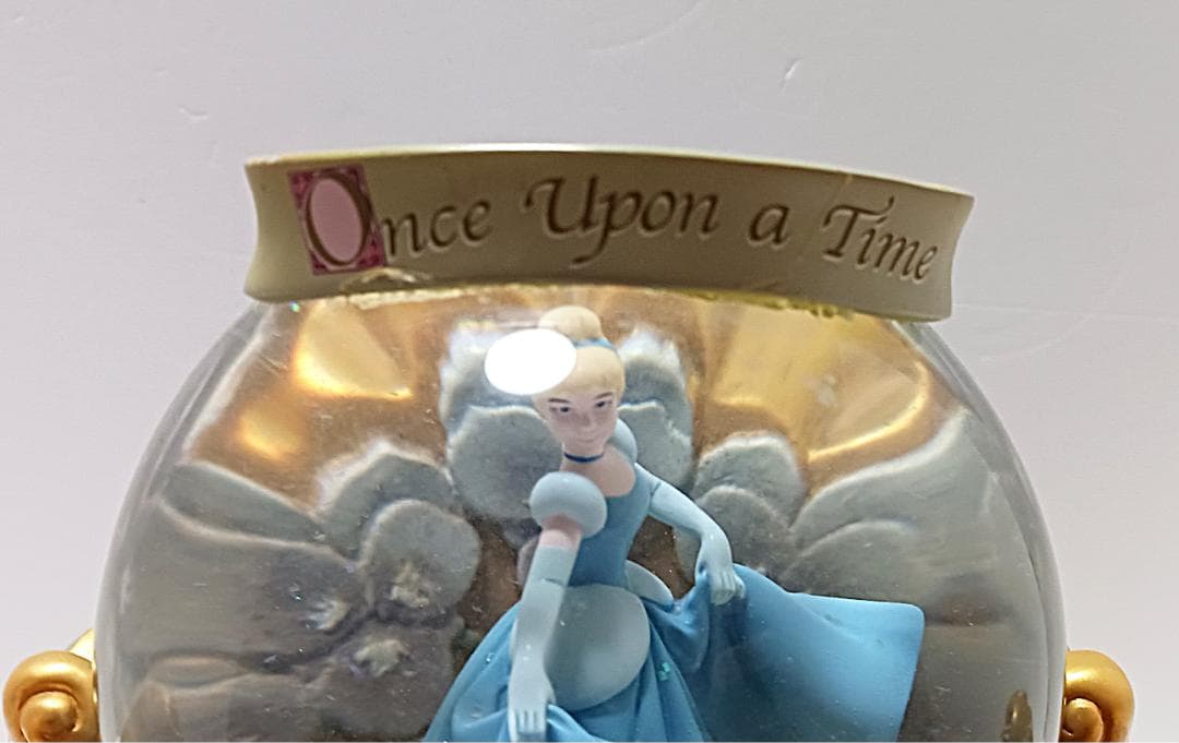 ジャンク品　ディズニー プリンセス スノードーム オルゴール 時計　置物 レア物