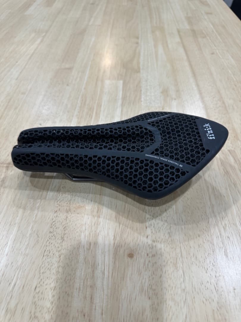 ( フィジーク ) サドル AERIS LD R3 ADAPTIVE KIUM