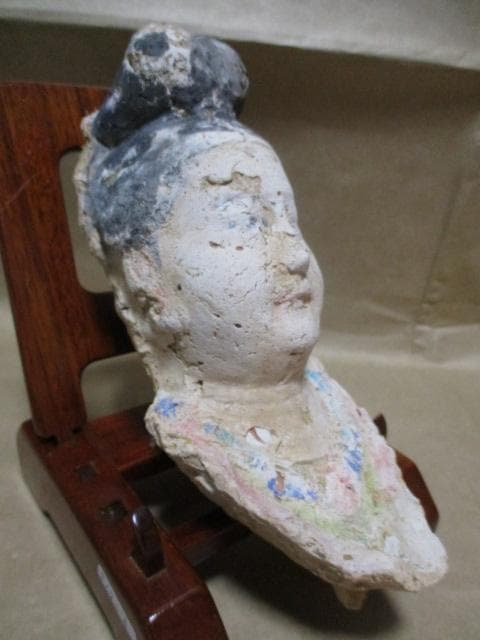 塑像女子俑頭部　Q19-1