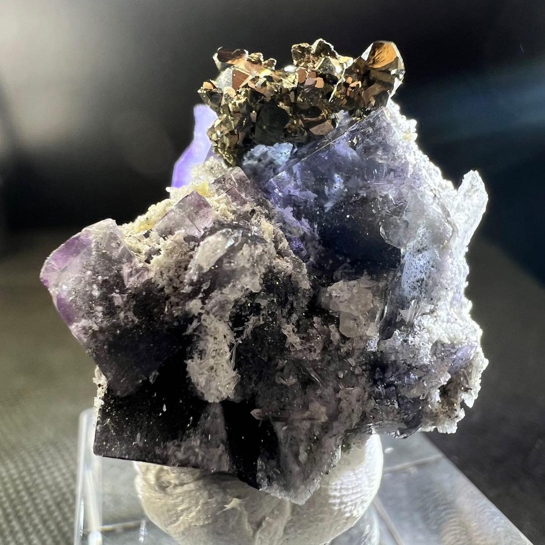 ヤオガンシャン産　パイライトが美しい‼︎ 「藤紫色」フローライト