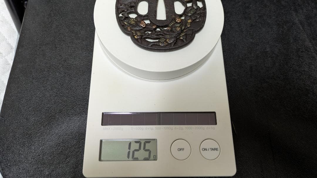 銘：江州彦根住藻柄子宗典製 武者合戦図 鉄鍔