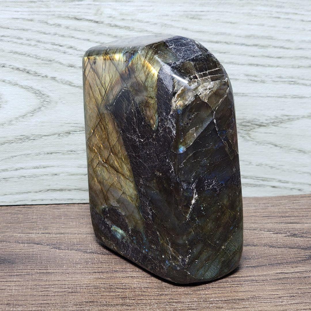 巨大ラブラドライト 原石 789g　台座付