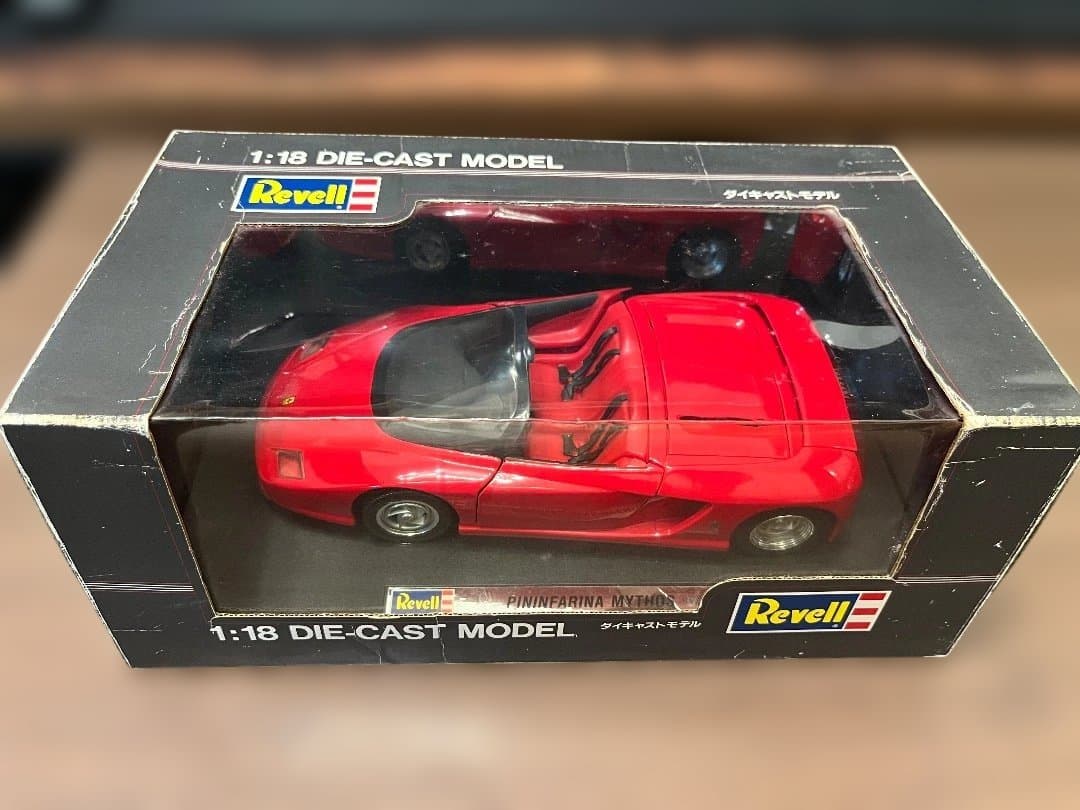 Revell 1:18 Pininfarina Mythos レッド