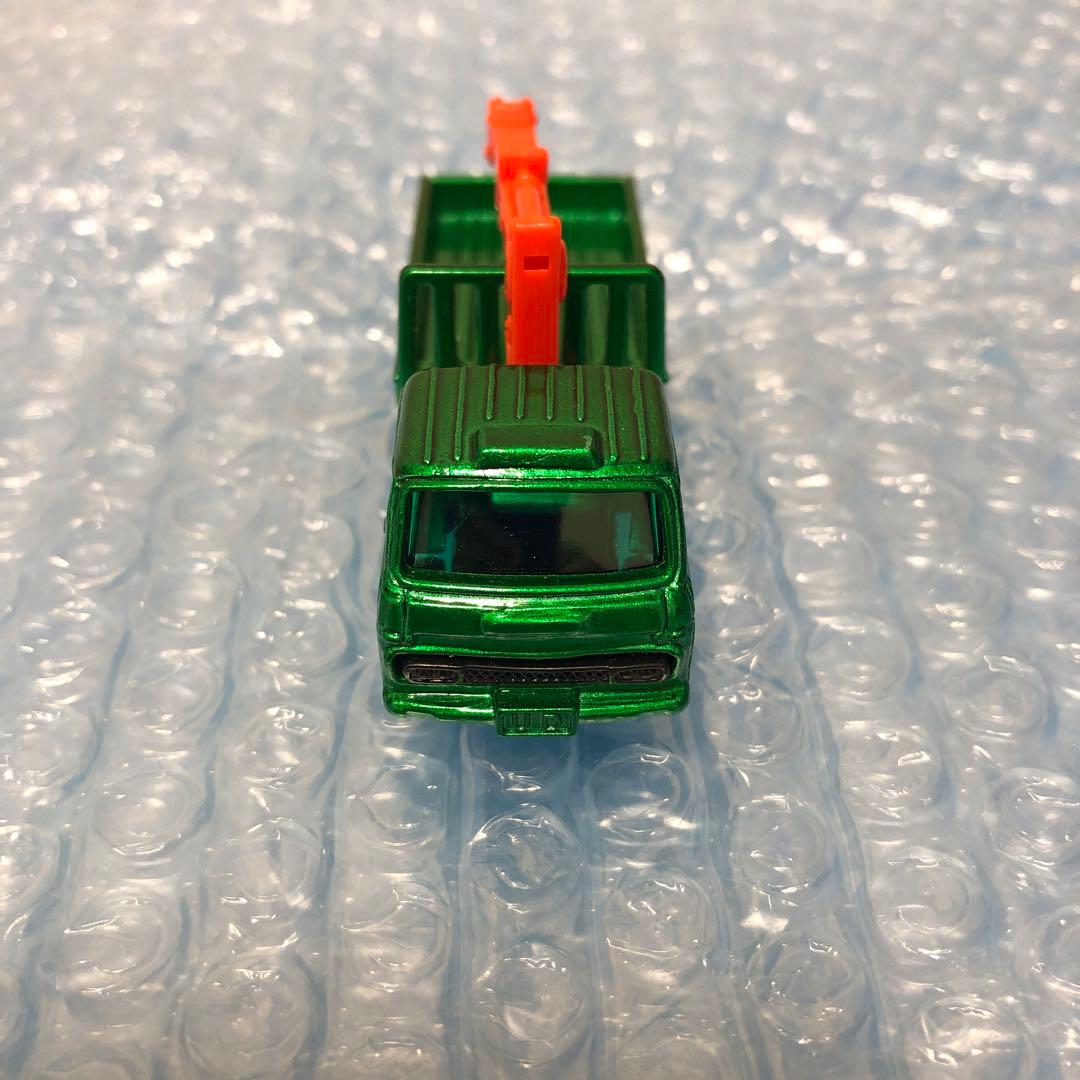 トミカ UDクレーン付カーゴトラック 1/104