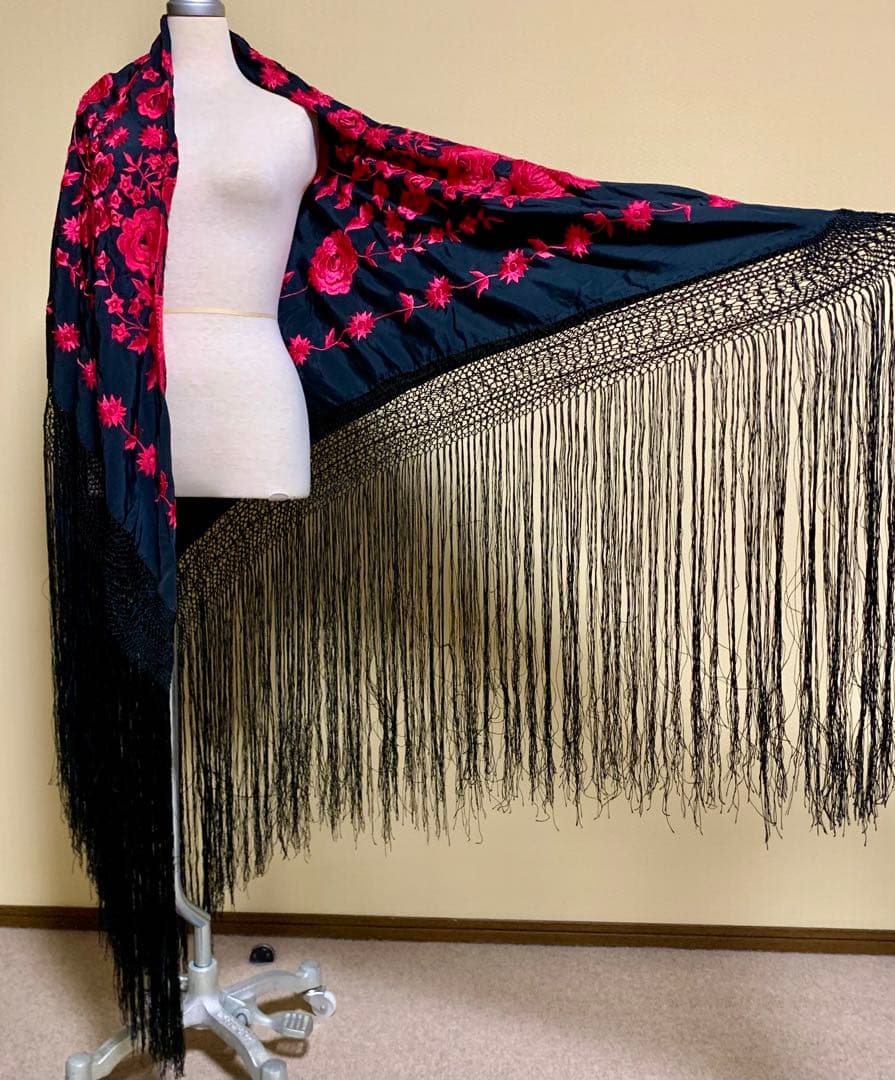 フラメンコ衣装　大判シルクマントン　黒✖️マゼンダ125㎝✖️123㎝