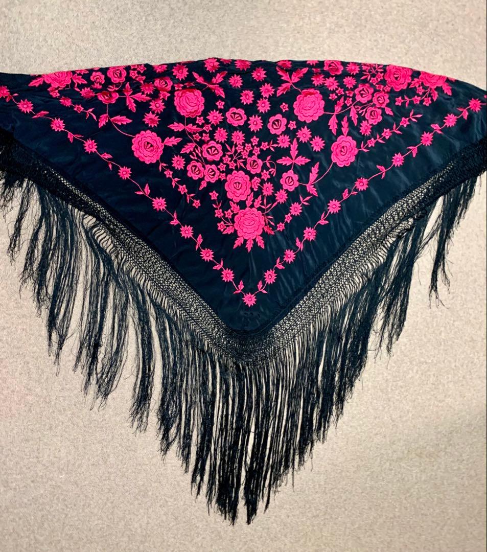 フラメンコ衣装　大判シルクマントン　黒✖️マゼンダ125㎝✖️123㎝