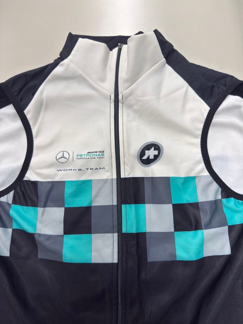 13日で出品終了　ASSOS MERCEDES AMG PETRONAS ジレ