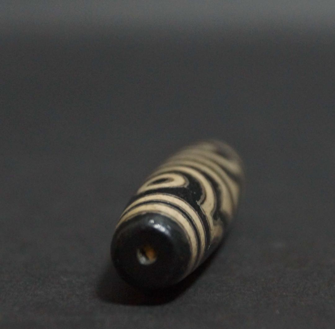 オールドチベット メノウ瑪瑙銀線象嵌『仏眼天珠』根付 緒締玉アゲートDziお守り