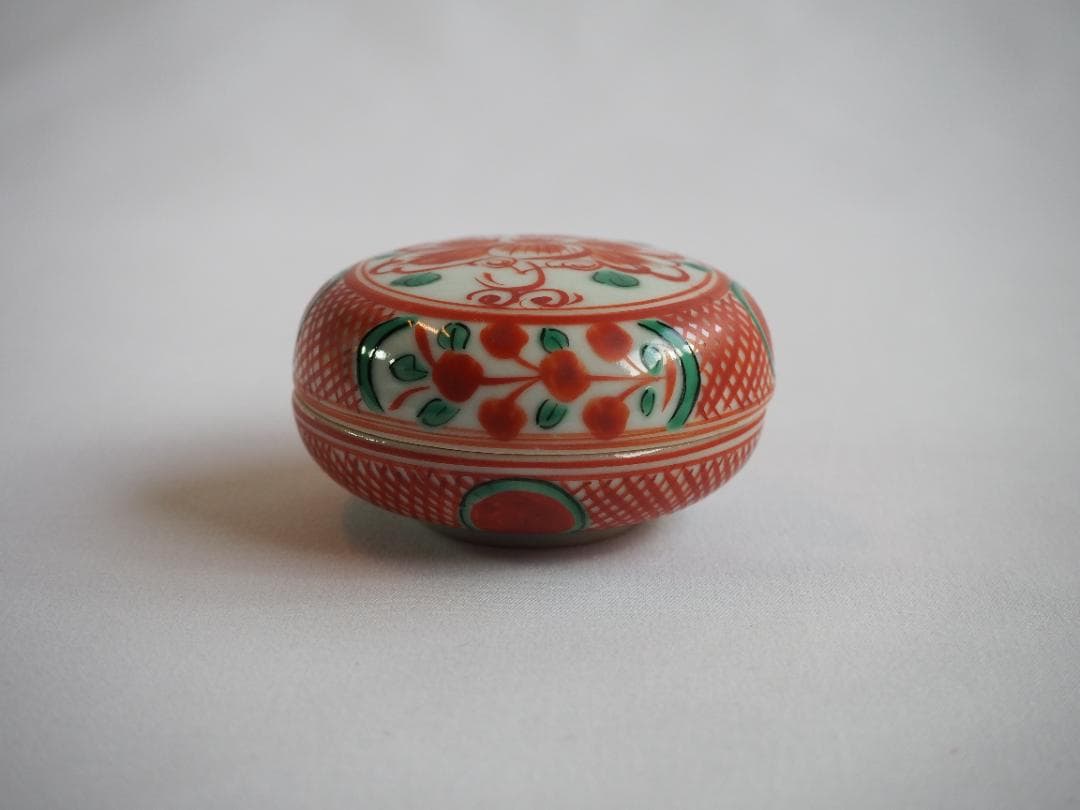 16代永樂善五郎造（即全）『赤絵花丸香合』 (共箱)　千家十職