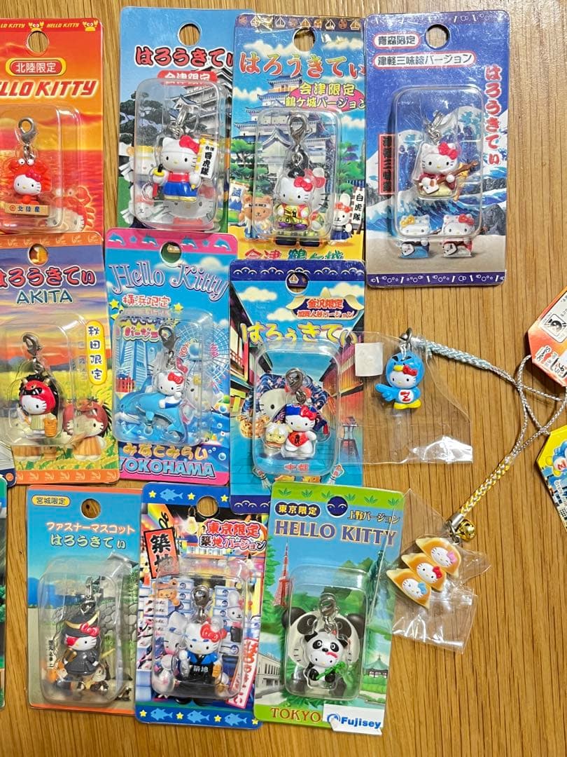 【ご当地キティ】 ファスナーマスコット＋ストラップ 計21個