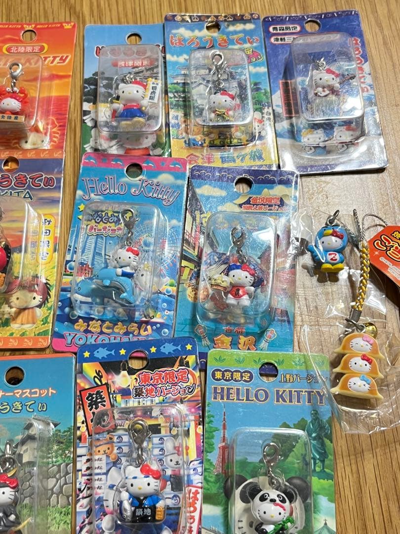 【ご当地キティ】 ファスナーマスコット＋ストラップ 計21個