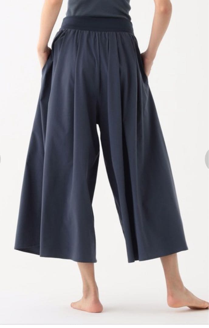 【新品タグ付き】チャコット　タフタ　フレアパンツ