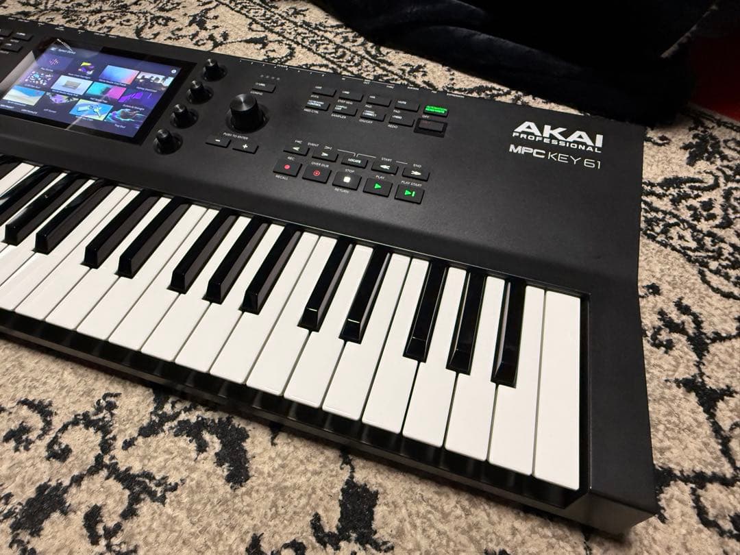 アカイAKAI MPC Key61 シンセサイザー　内蔵SSD換装済