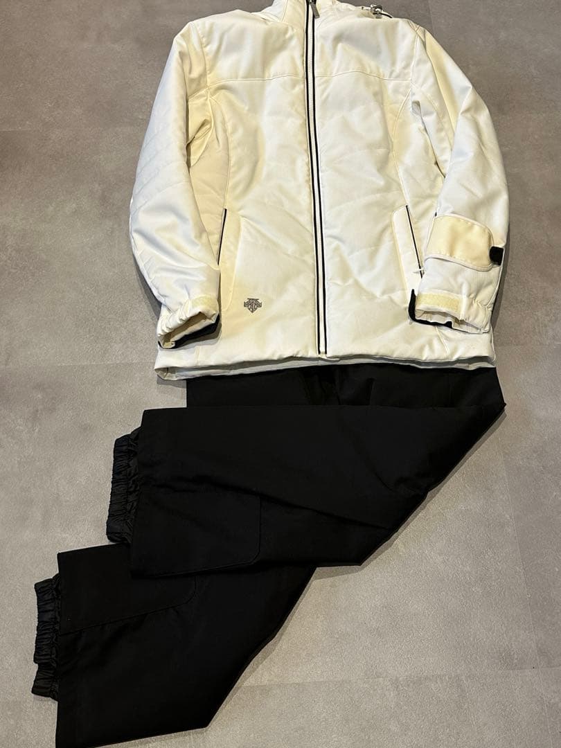 DESCENTE ホワイトスキーウェア 女性用